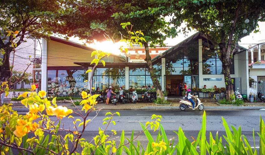 Da Nang Souvenirs And Café